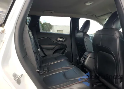 2014 Jeep Cherokee Trailhawk из США, поврежденный, VIN 1C4PJMBS5EW111360